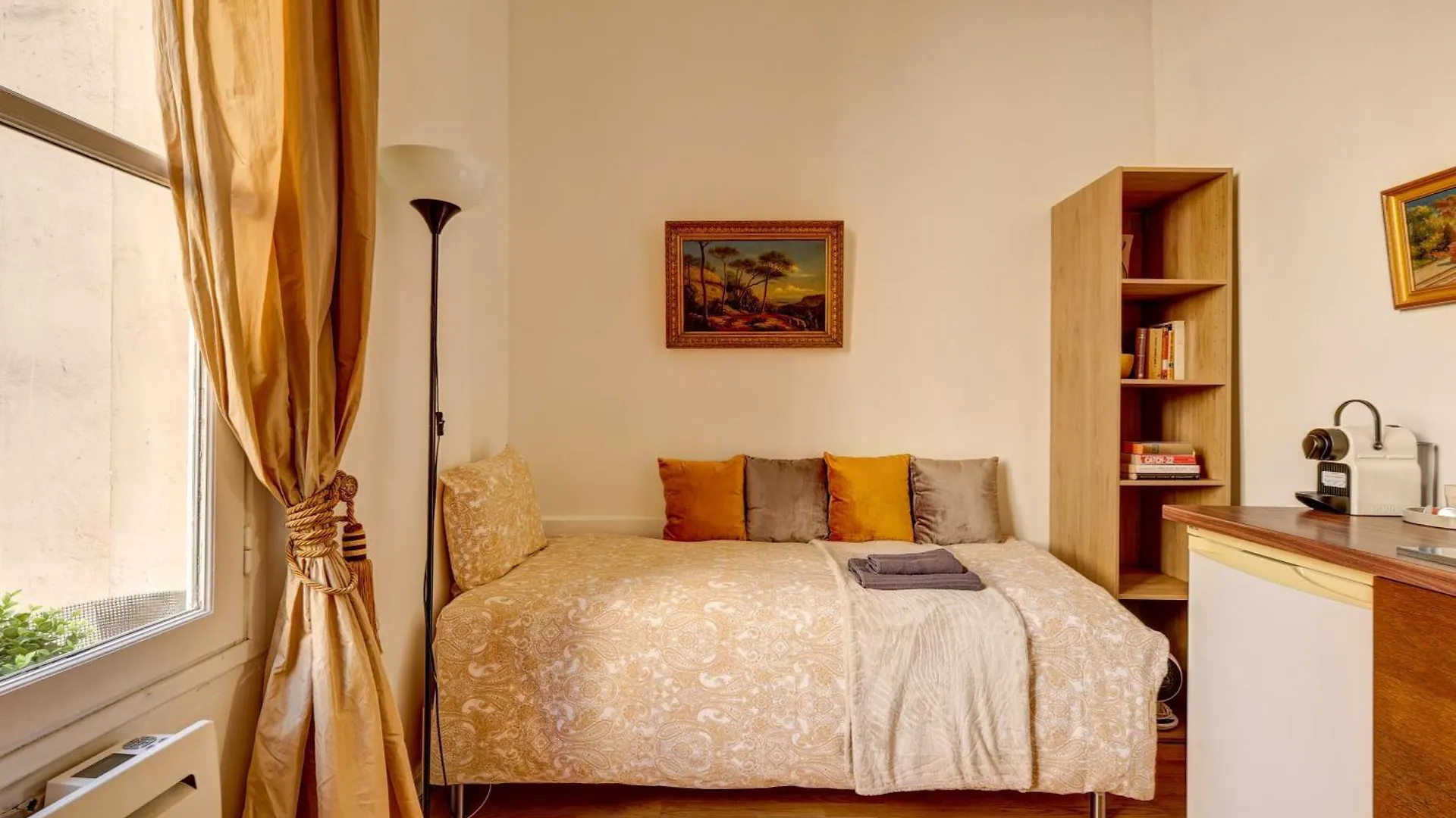 Small Luxurious Room In The Heart Of Saint Germain Parijs